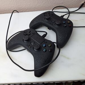 Set Of 2 Playstation DualShock 4 Wireless Controllers